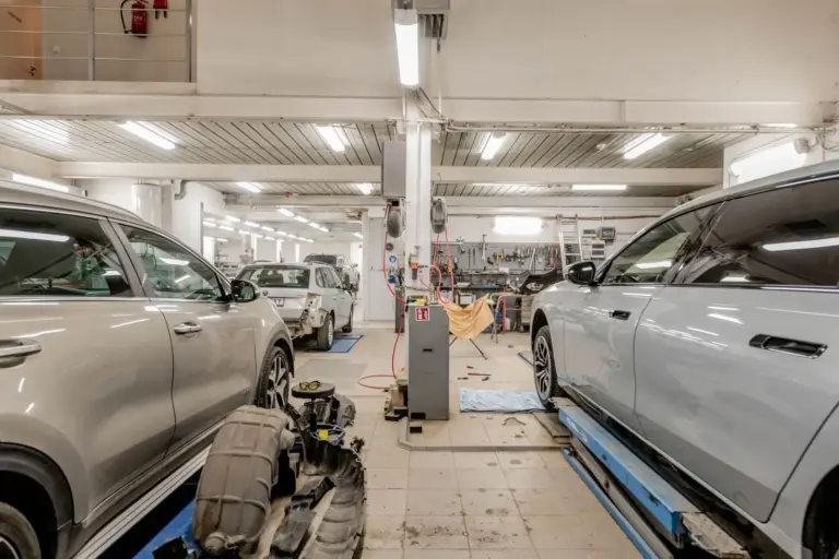 zo laad je onderweg altijd veilig en snel je telefoon op in de auto
